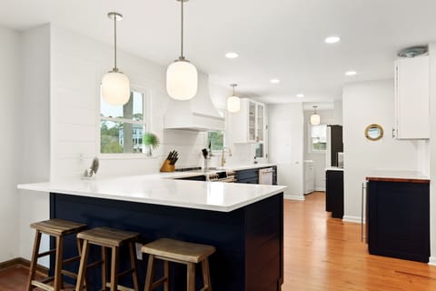 Modern Kitchen, Fully Renovated, High-End Appliances