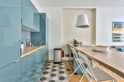 Kitchen & dining area