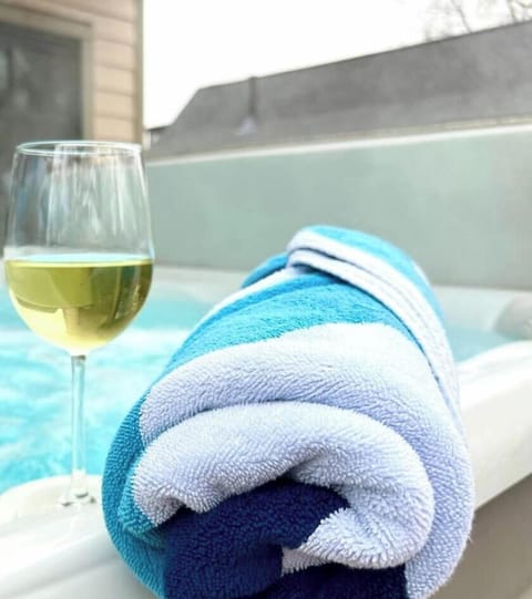 Unwind in our six-person hot tub after a day of exploring Glacier National Park, skiing, or biking. Relax, rejuvenate, and soak in the stunning surroundings