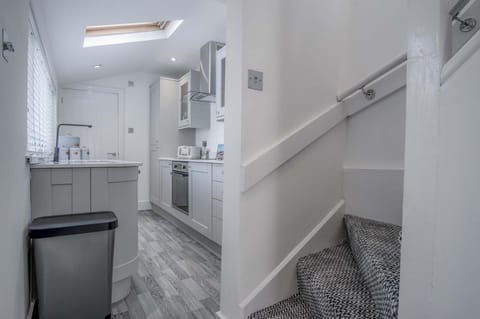 Hawtree Cottage - 2 Bedroom Cottage - Tenby (22046)