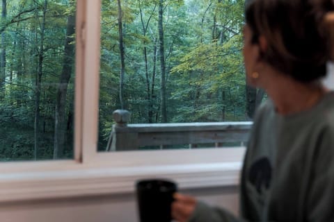 5 Star Guest Review from Sammy Flores: "Highly recommend , great place very peaceful , beautiful cabin!"