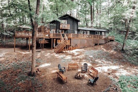 Modern Cabin Seclusion | 4 Bed | 2 Bath | Large Outdoor Living Space | Fire Pit