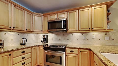 Room, Indoors, Oven, Microwave, Kitchen