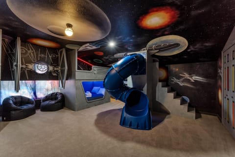 Star Wars theme room with four Full-size sleeping pods