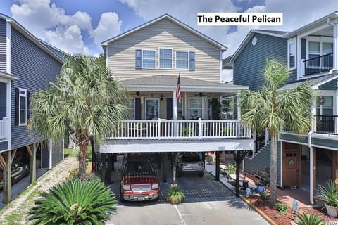 The Peaceful Pelican:  down br1king, br2queen, upbr3king, upbr4 queen & bunk bed