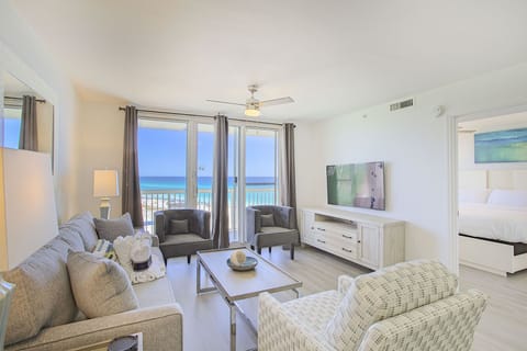 22-Pelican-Beach-Resort-713-Living