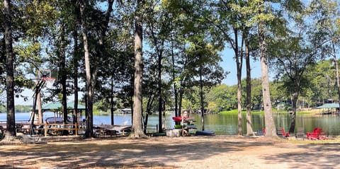 Enjoy your time! Basketball, kayaks/boats, swim, pergola, firepit, games! 