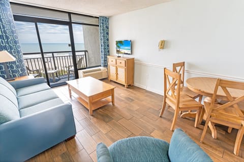 Amazing Living Room with Views of the Ocean 🌊☀️