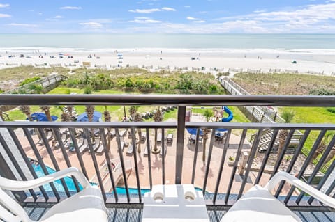 Ocean breeze & poolside dreams 🌊☀️