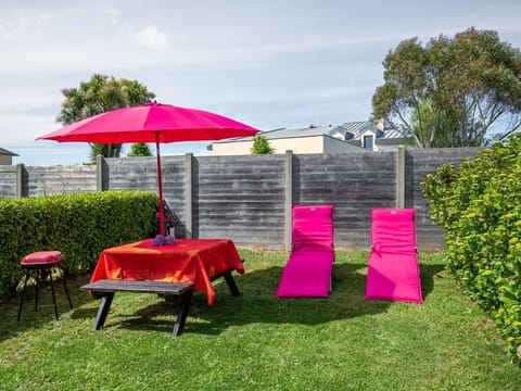 Sky, Plant, Cloud, Property, Umbrella, Table, Botany, Tree, Chair, Shade