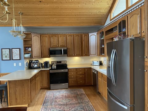 Fully appointed kitchen. Basic spices and many cooking options. 