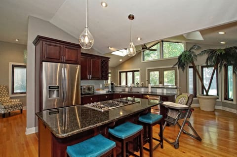 Kitchen - high chair available 