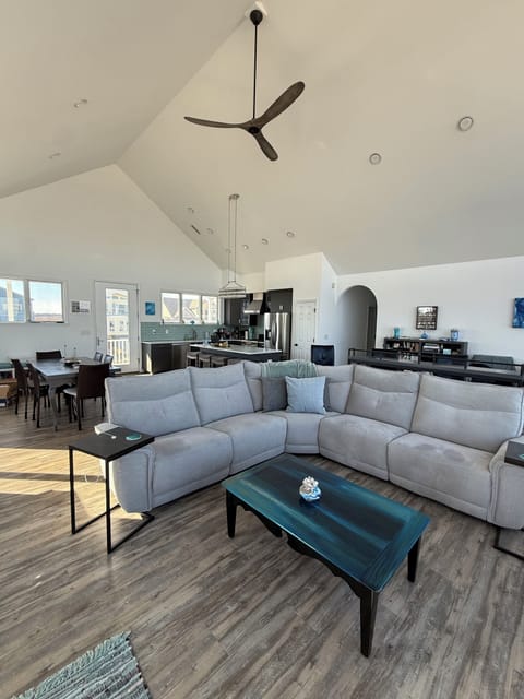 Living room to kitchen and dining table