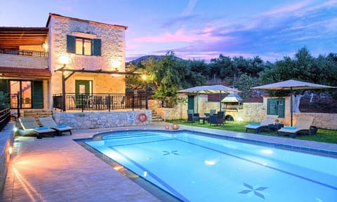 External view of the building. Villa Stelios | HotelPraxis Group