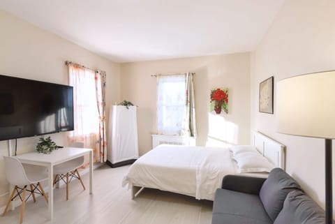 30+ Day Flexible Stay! Soft sheets and a cozy bed for restful nights
