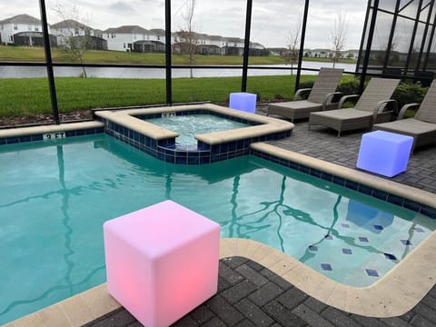 Private Heated Pool and Jacuzzi