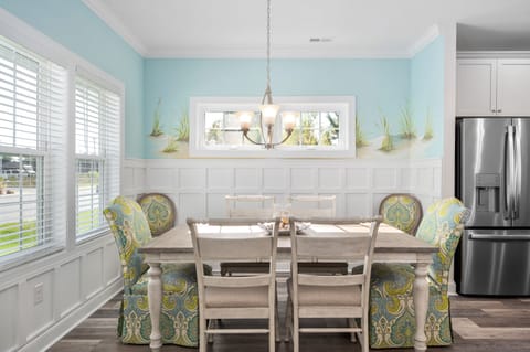 Dining room for 6-8 people