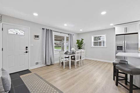 Family, Friends and Fun Chicago Getaway House in Downers Grove