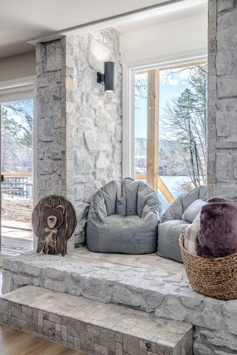 8c6e4562-9133-4884-afa8-3ec5ffb3d013