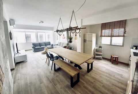 Beautiful open plan lounge and dining area