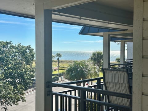 Balcony - Beautiful view of the ocean from the balcony
