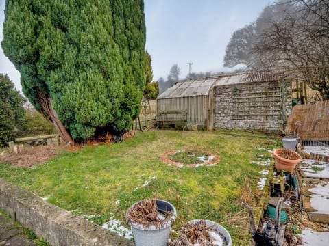 Garden | Yew Tree Cottage, Defynnog