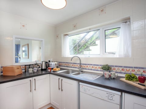 Kitchen | Devon Court 2, 