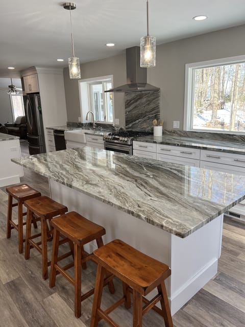 Kitchen Island with seating for 6