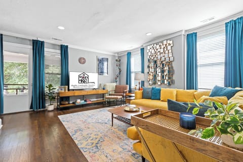 Living Room: Vibrant colors and stylish decor invite you to unwind and enjoy!