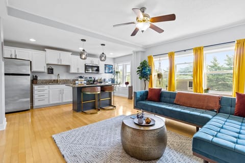 Bright, open living room with comfortable seating and an open-concept layout—located directly across the street from the Nelson-Atkins Museum of Art and just a 0.2-mile walk to the Plaza and KC Streetcar.