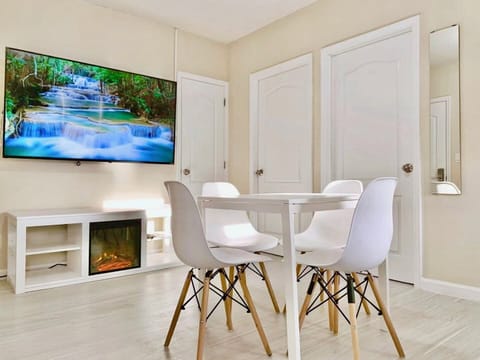 Enjoy this cozy space with your loved ones!