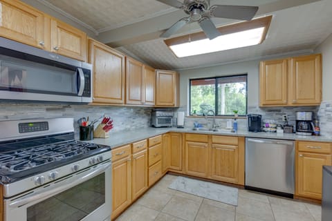 Kitchen | Cooking Basics | Keurig & Drip Coffee Makers | Toaster Oven