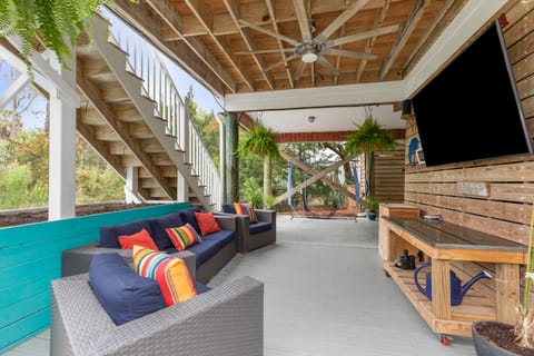 3 Monkeys - Covered, Large Outdoor Patio with TV