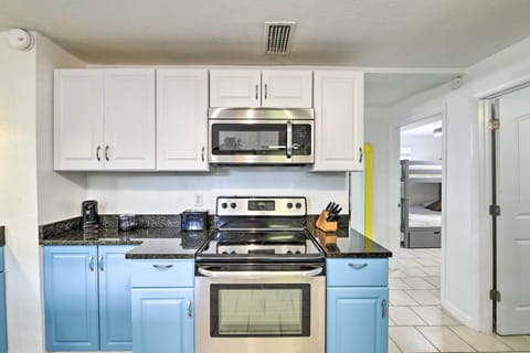 Downstairs Kitchen | Coffee Maker | Blender