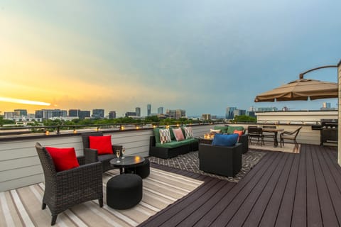 4th Floor: Spacious rooftop deck with incredible views of Downtown Nashville, complete with lounge area and dining area.