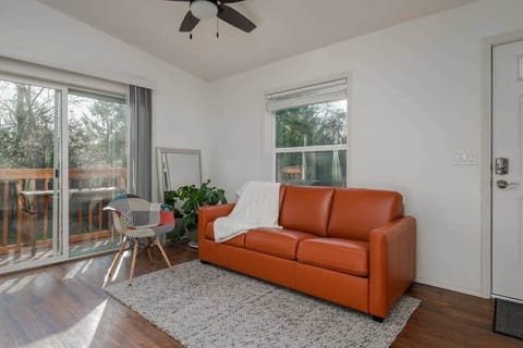 #StayinMyDistrict Raleigh Hills! Serene hideaway in quiet culdesac. Tastefully appointed with all the amenities of home. Plenty of windows let the Sunshine in and allow for garden views of the outdoor space. Conveniently located to shopping & dining!
