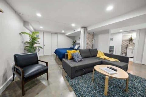 #StayInMyDistrict #EntireHome #BookDirect