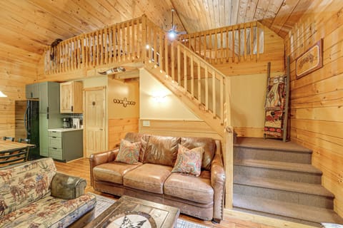 Living Room | Main Floor | Central A/C & Heat | Cable TV