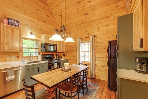 Kitchen & Dining Area