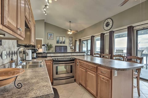 Fully Equipped Kitchen | Trash Bags & Paper Towels Provided