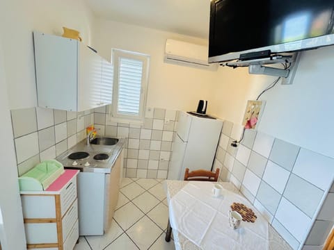 Apartment fully equipped kitchen