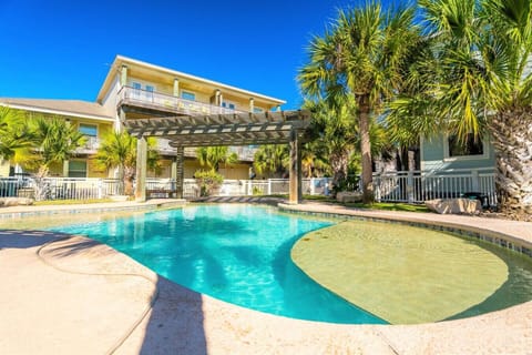 Gorgeous community pool – where neighbors meet, relax, and soak up the sun!