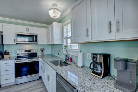 Regular coffee pot & Keurig. 