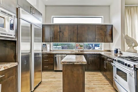 Chef's Kitchen with Butler's Pantry