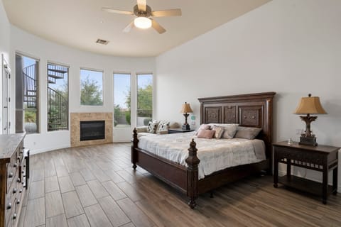 Master bedroom - king bed, 2 walk-in closets, his and her sinks, bathtub, shower