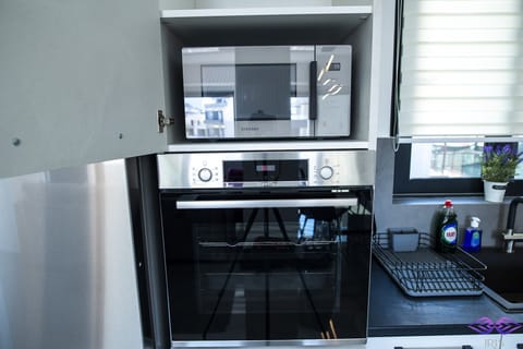 Fully equipped kitchen with view of Acropolis.