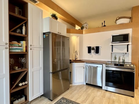 Full kitchen when you want to cook for long or short stays.