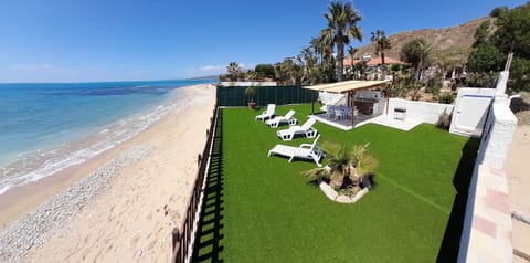 Terrazza sul mare (Solariun, angolo cottura, zona pranzo, bbq, doccia esterna)