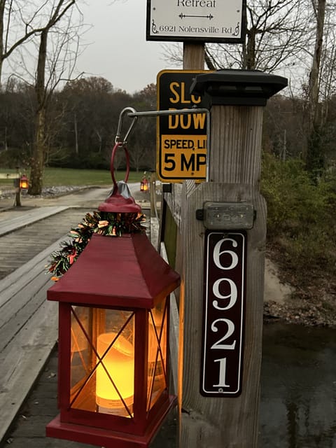 Lanterns mark the entrance to our bridge !