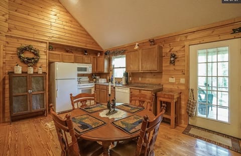 Large kitchen and dining area for a hearty breakfast or home cooked dinner